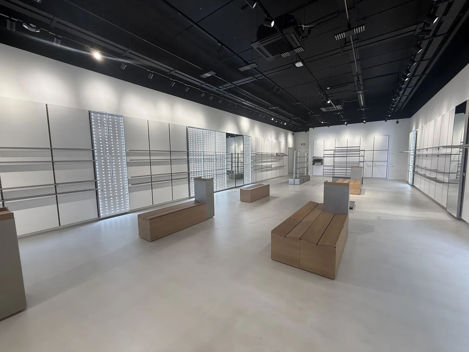 Feature wall lighting, Salomon Liverpool commercial fit-out by Aldridge Electrical